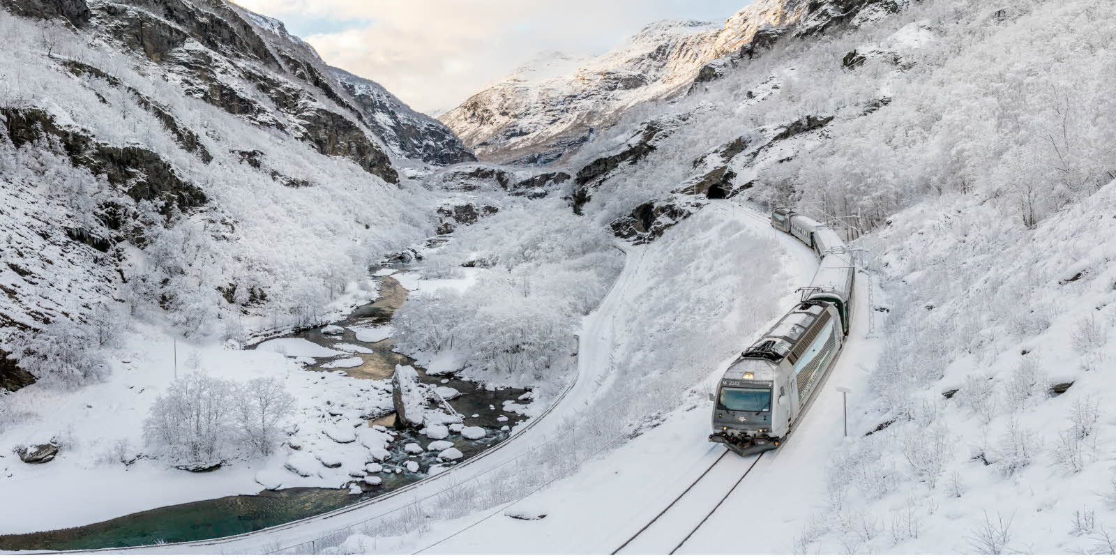 El ferrocarril de Flåm El mejor viaje en tren del mundo Norways best