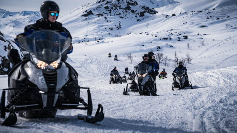 Aventura en el Arctic Train y en moto de nieve