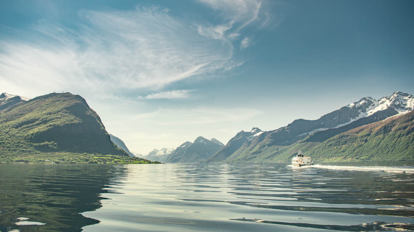 オーレスンからスンモーレアルプス山脈を体験してみましょう Norways Best